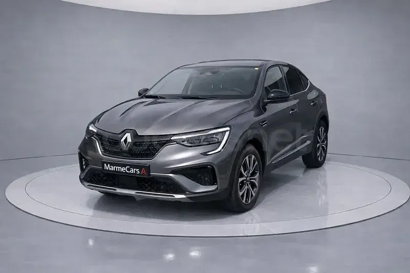 Usado Renault Arkana Techno 145 CV (106 kW) 2025 Gris / plata SUV
