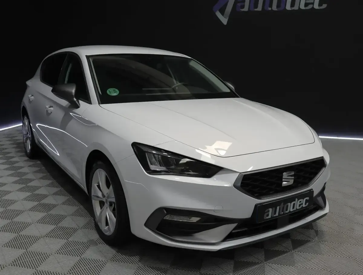 Usado Seat Leon FR 150 CV (110 kW) 2024 Blanco Berlina