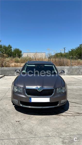 Beige Usado 2013 Skoda Superb Active Familiar | 10.350 € - Imagen 1/4