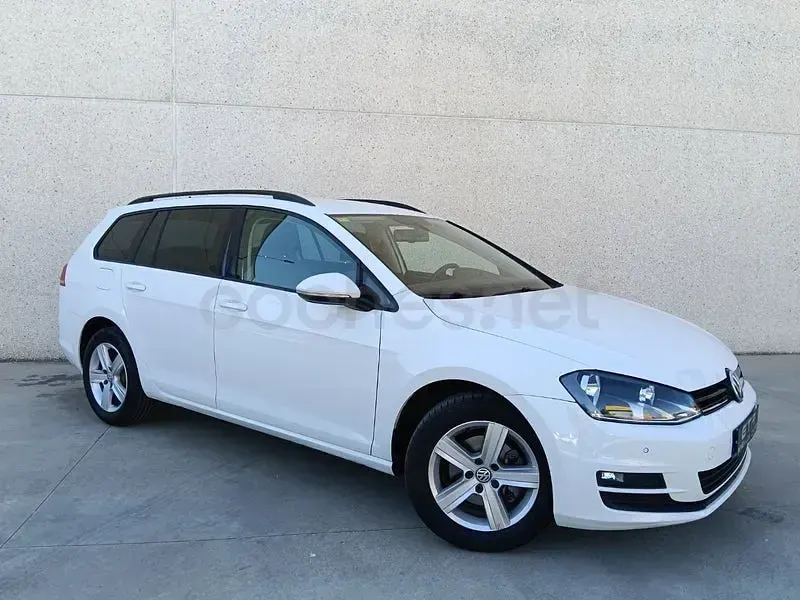 Usado VW Golf VII Advance 105 CV (77 kW) 2014 Blanco Familiar