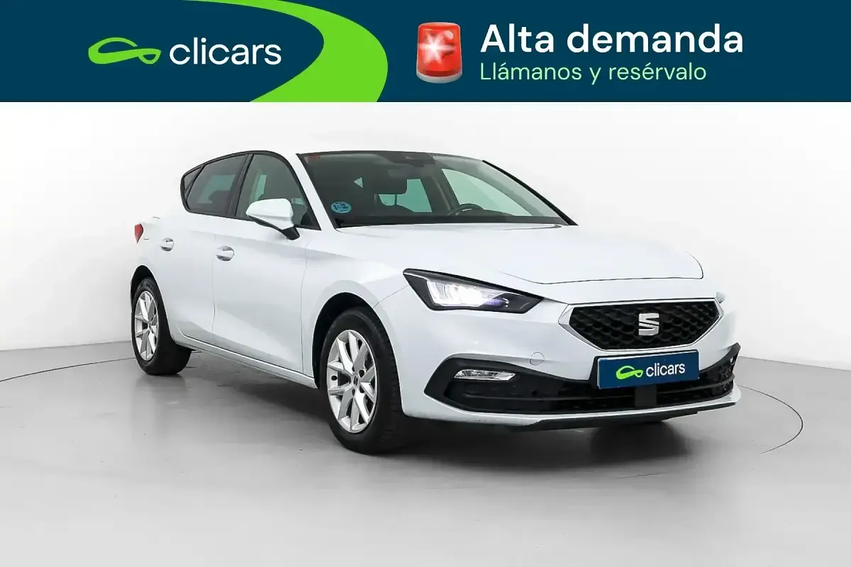 Usado Seat Leon Style 130 CV (95 kW) 2021 Blanco Berlina