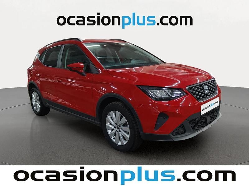 Usado Seat Arona Style 110 HP (80 kW) 2023 Vermelho SUV