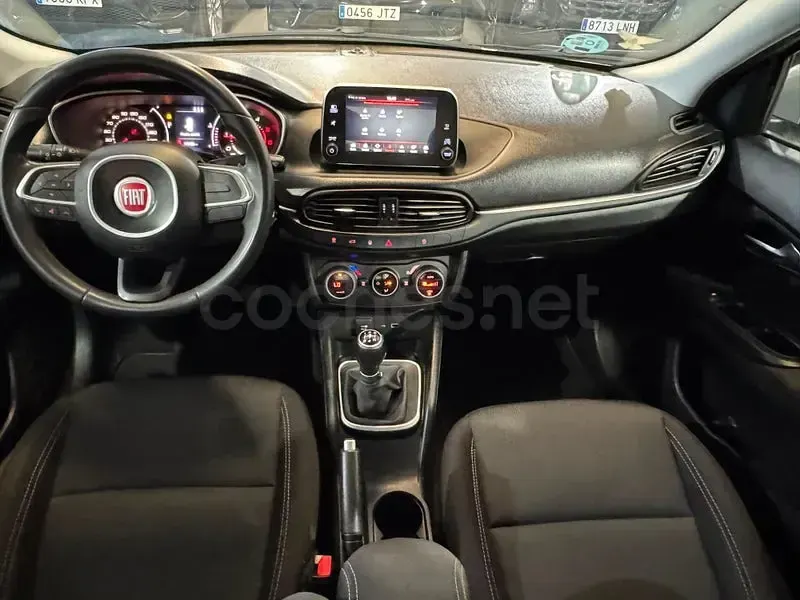 Usado Fiat Tipo Street 95 CV (69 kW) 2019 Gris / plata Berlina