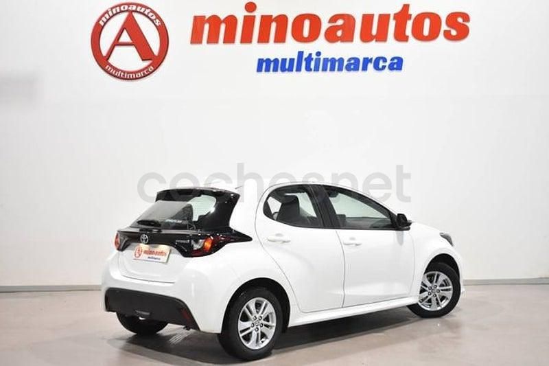 Usado Toyota Yaris Hybrid Business Edition 117 CV (86 kW) 2021 Blanco Utilitario