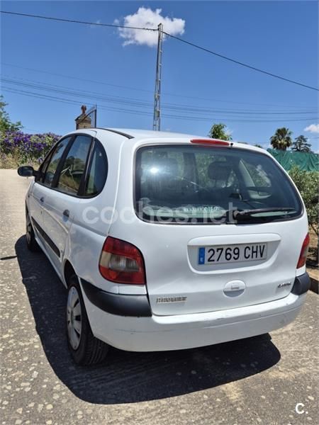 Usado Renault Scénic Dynamique 120 CV (88 kW) 2003 Blanco Monovolumen