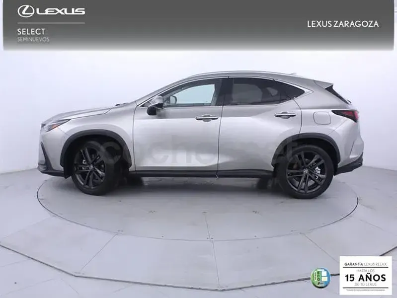 Usado Lexus NX350h Executive Line 242 CV (177 kW) 2025 Gris / plata SUV