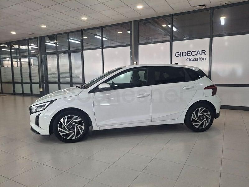 Usado Hyundai i20 100 CV (73 kW) 2025 Blanco Utilitario