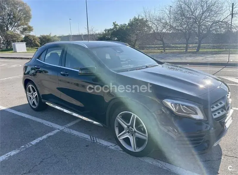 Usado Mercedes GLA180 122 CV (89 kW) 2019 Negro SUV