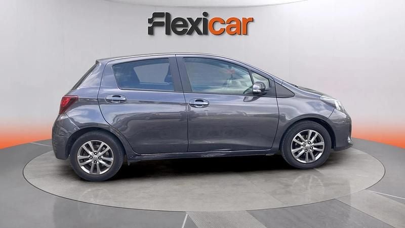 Usado Toyota Yaris Active 69 CV (50 kW) 2017 Gris Utilitario