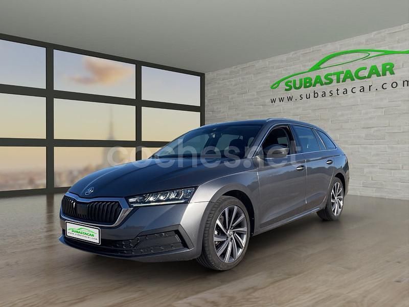 Gris / plata Usado 2022 Skoda Octavia Ambition Familiar | 16.900 € (Precio justo) - Imagen 1/4