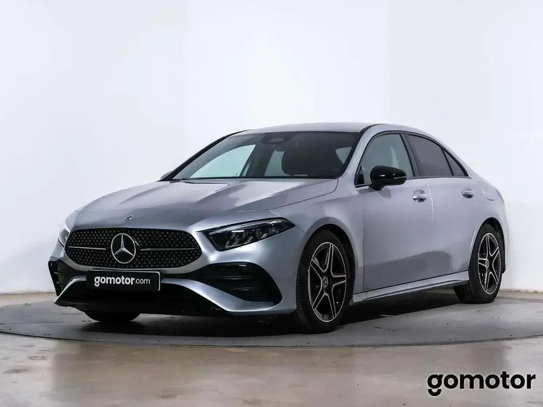 Usado Mercedes A180 AMG line 163 CV (119 kW) 2025 Berlina
