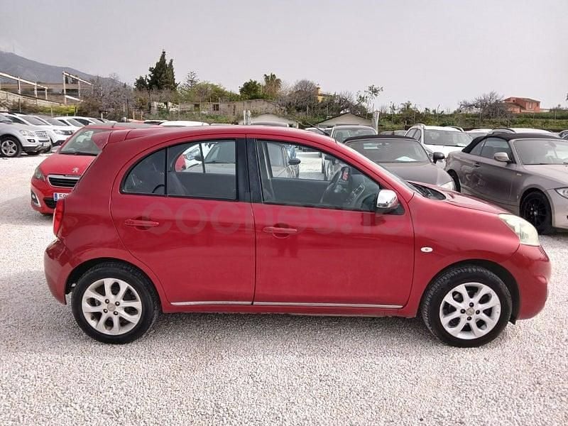 Usado Nissan Micra Acenta 80 CV (58 kW) 2015 Granate Utilitario