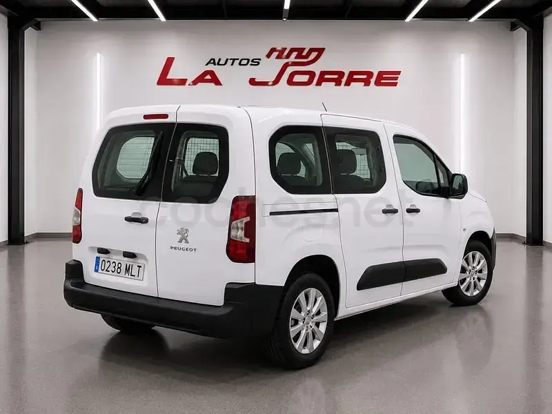 Usado Peugeot Rifter Allure 100 CV (73 kW) 2023 Blanco Monovolumen
