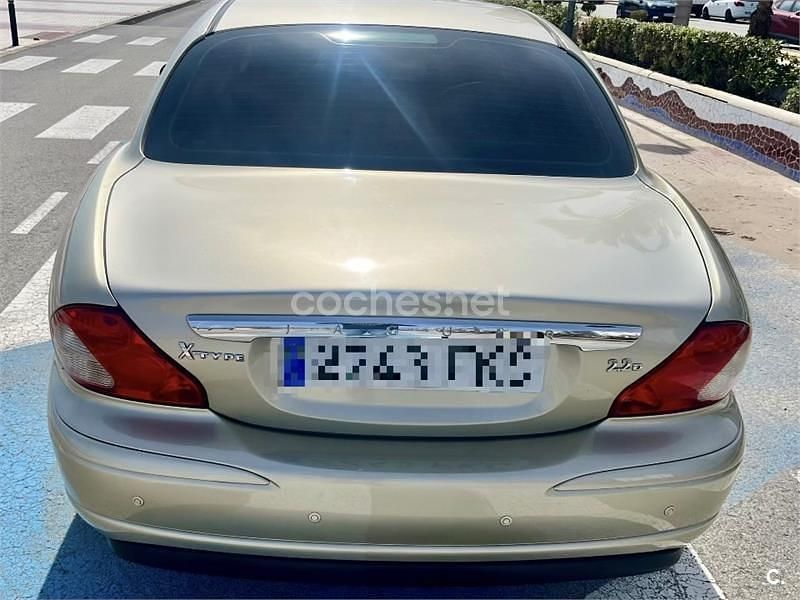 Usado Jaguar X-type Classic 155 CV (114 kW) 2007 Beige Berlina