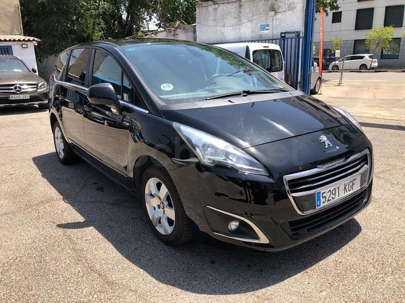 Usado Peugeot 5008 Active 115 CV (84 kW) 2014 Negro Monovolumen