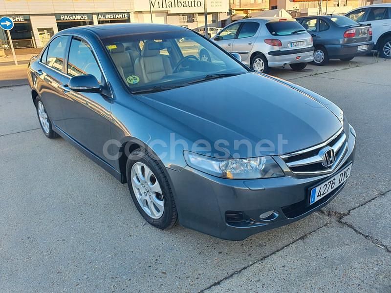 Usado Honda Accord Executive 140 CV (102 kW) 2006 Gris / plata Berlina