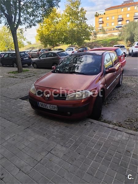 Rojo Usado 2003 Renault Mégane II Dynamique Berlina | 600 € (Super precio) - Imagen 1/4