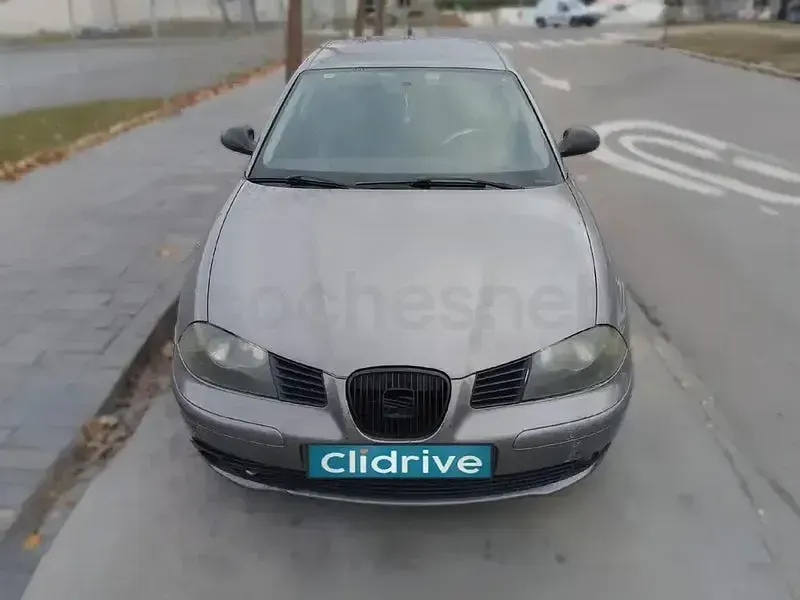 Usado Seat Ibiza Reference 70 CV (51 kW) 2004 Gris / plata Utilitario