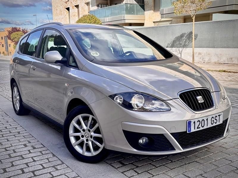 Usado Seat Altea XL Style 105 CV (77 kW) 2010 Beige Monovolumen