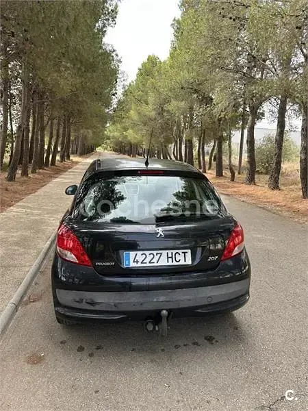 Usado Peugeot 207 70 CV (51 kW) 2011 Negro Berlina