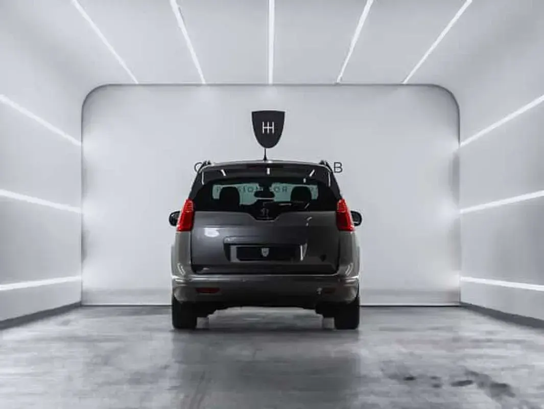 Usado Peugeot 5008 Style 120 CV (88 kW) 2017 Monovolumen