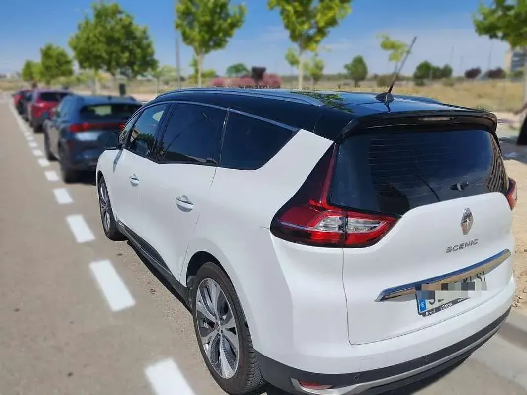 Usado Renault Scénic IV Zen 131 CV (96 kW) 2018 Blanco Monovolumen