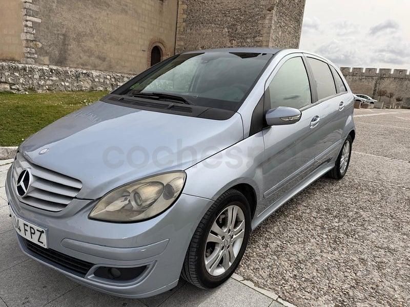 Usado Mercedes B180 109 CV (80 kW) 2007 Gris / plata Monovolumen