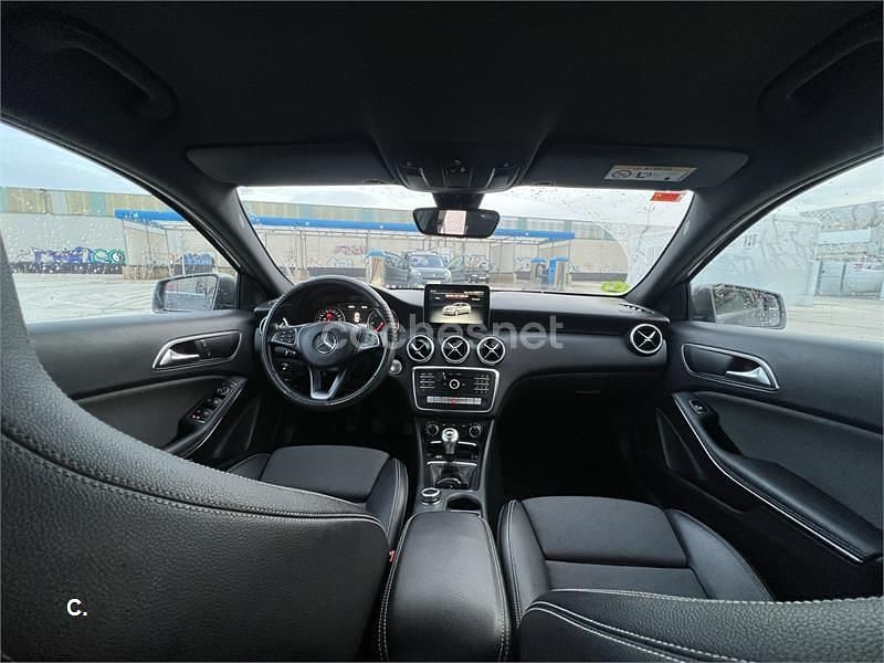 Usado Mercedes A180 Style 109 CV (80 kW) 2016 Gris / plata Berlina