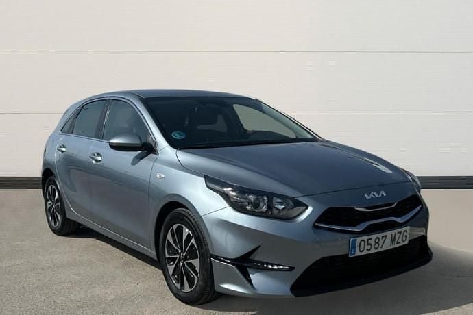 Usado Kia Ceed 101 CV (74 kW) 2025 Plateado Utilitario