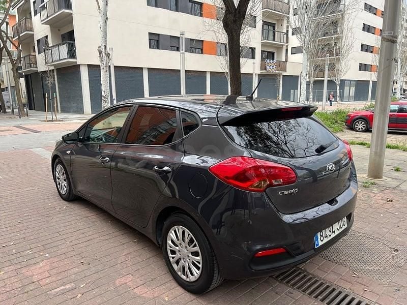 Usado Kia Ceed GT 90 CV (66 kW) 2015 Negro Berlina