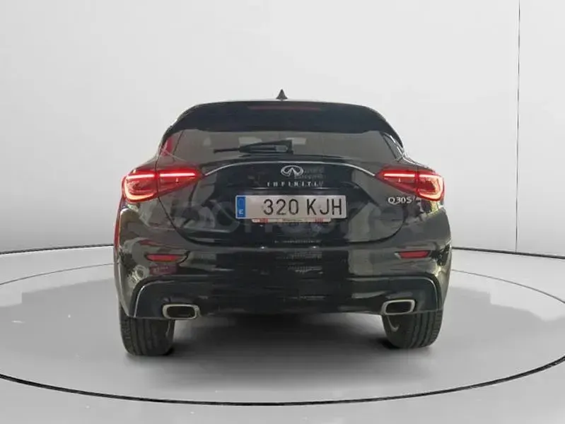 Usado Infiniti Q30 109 CV (80 kW) 2018 Negro Berlina