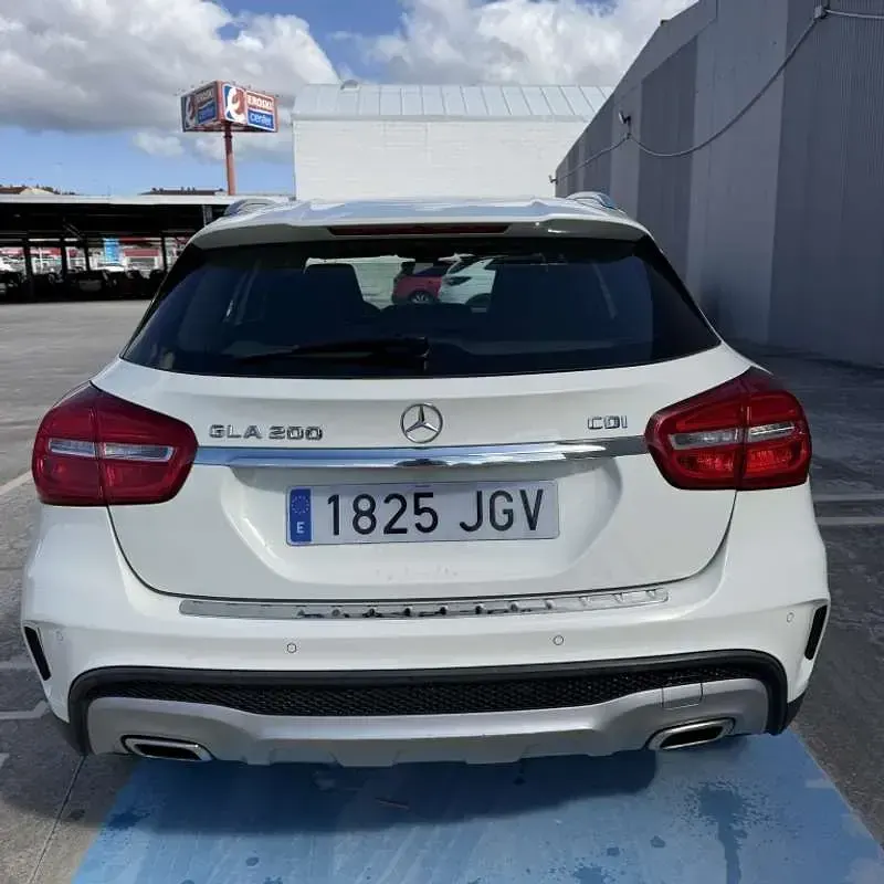 Usado Mercedes GLA200 AMG line 136 CV (100 kW) 2015 Blanco SUV