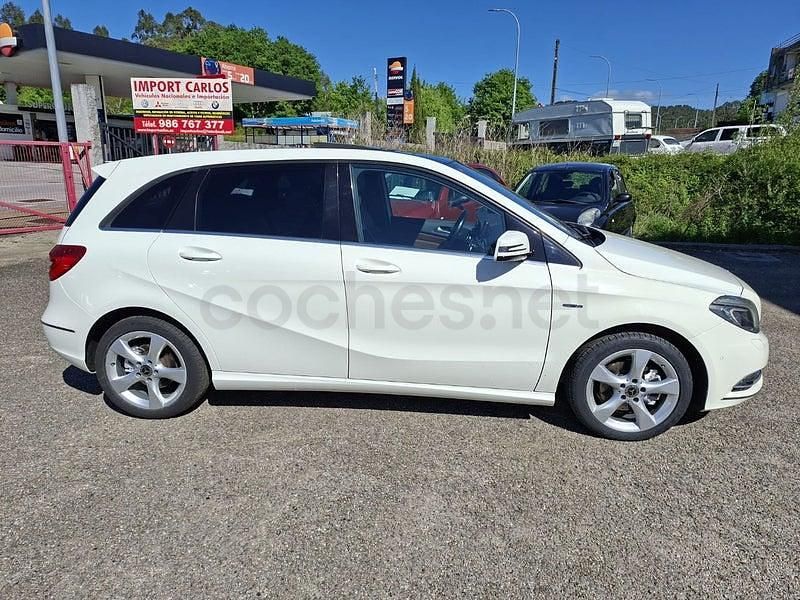 Usado Mercedes B200 136 CV (100 kW) 2012 Blanco Monovolumen