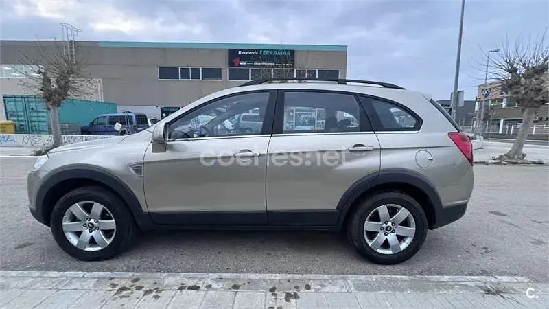 Usado Chevrolet Captiva LT 150 CV (110 kW) 2009 Beige SUV