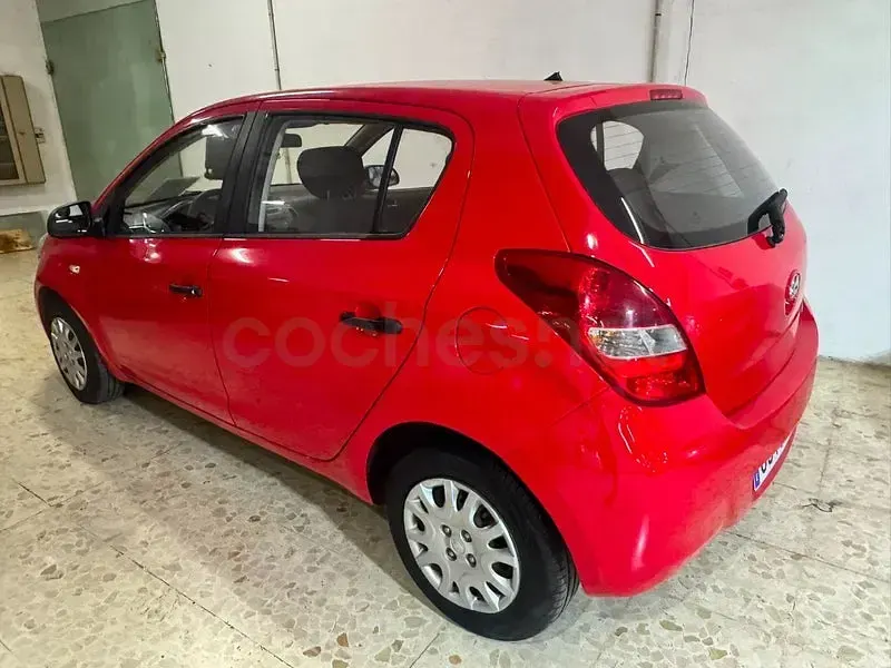 Usado Hyundai i20 Classic 78 CV (57 kW) 2011 Rojo Utilitario