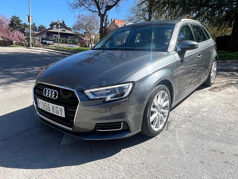Usado Audi A3 116 CV (85 kW) 2018 Gris / plata Berlina