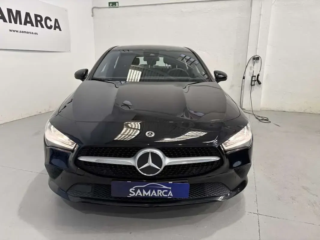 Usado Mercedes CLA200 Shooting Brake 150 CV (110 kW) 2021 Negro Familiar