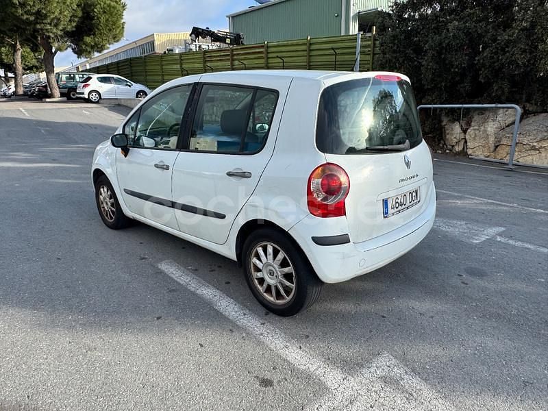 Usado Renault Modus Dynamique 80 CV (58 kW) 2005 Blanco Monovolumen