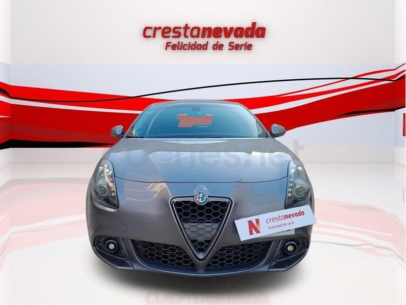 Usado Alfa Romeo Giulietta Super 120 CV (88 kW) 2021 Gris / plata Berlina