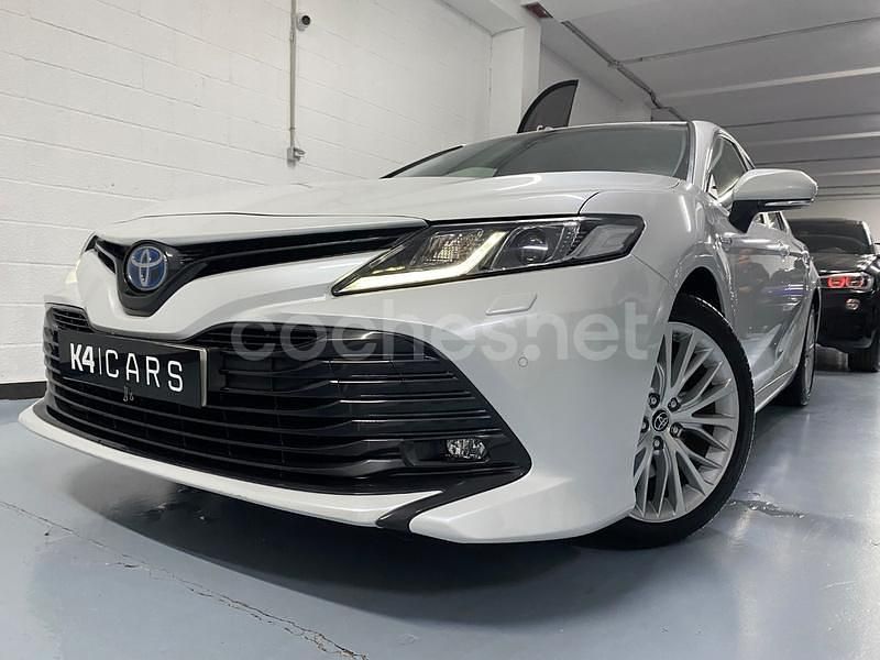 Blanco Usado 2020 Toyota Camry Advance Berlina | 25.990 € (Precio justo) - Imagen 1/4