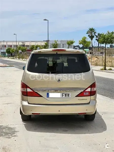 Usado SsangYong Rodius Limited 165 CV (121 kW) 2007 Beige Monovolumen