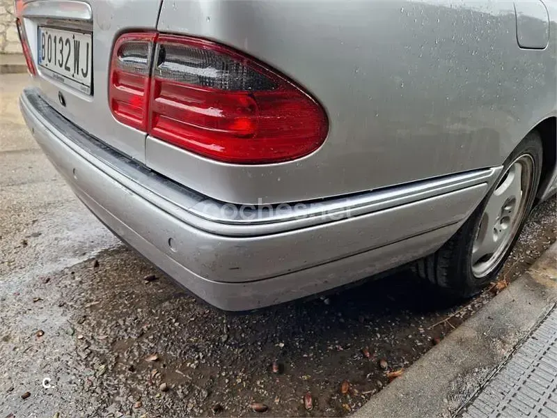 Usado Mercedes E430 Avantgarde 279 CV (205 kW) 2000 Gris / plata Berlina