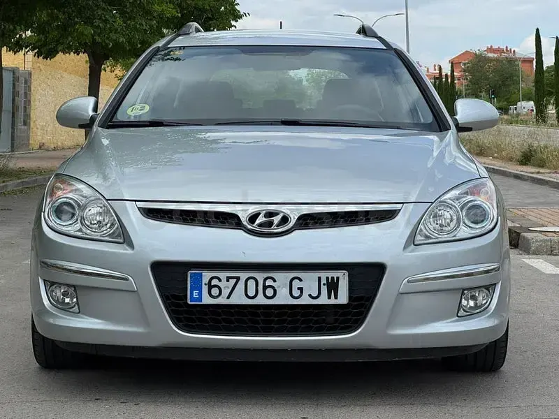 Usado Hyundai i30 Style 115 HP (84 kW) 2009 Cinzento Sedan