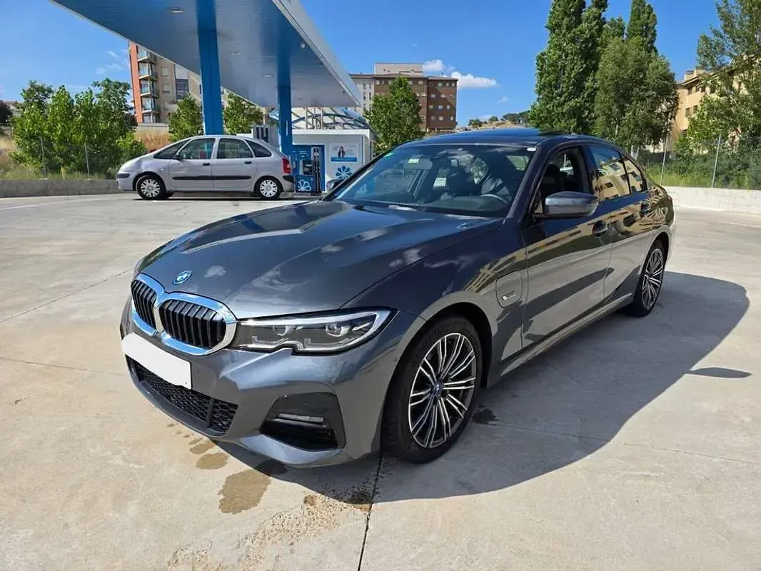 Usado BMW 320e 204 CV (150 kW) 2022 Negro Berlina