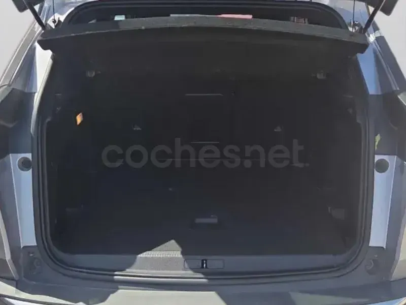 Usado Peugeot 3008 Allure 130 CV (95 kW) 2024 Gris / plata SUV