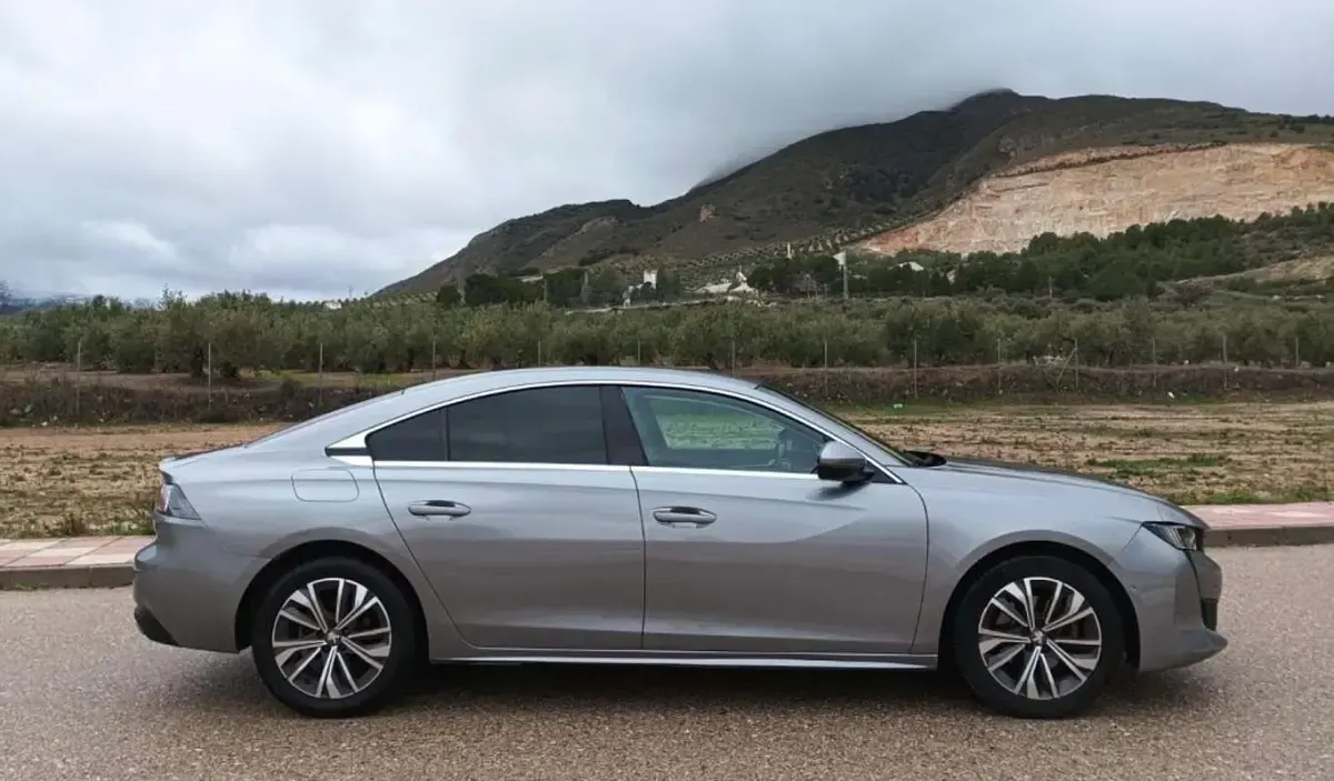 Usado Peugeot 508 SW Allure 131 CV (96 kW) 2021 Familiar