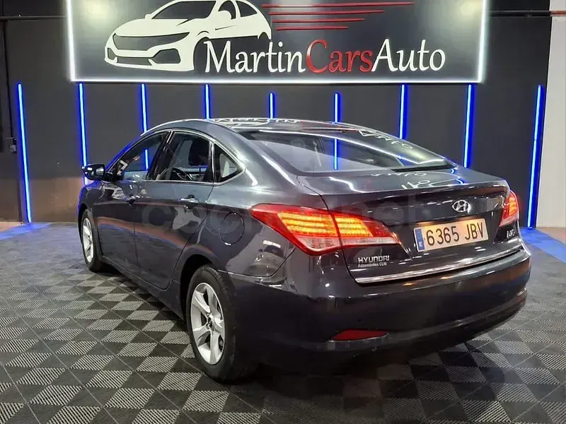 Usado Hyundai i40 135 CV (99 kW) 2014 Gris / plata Berlina