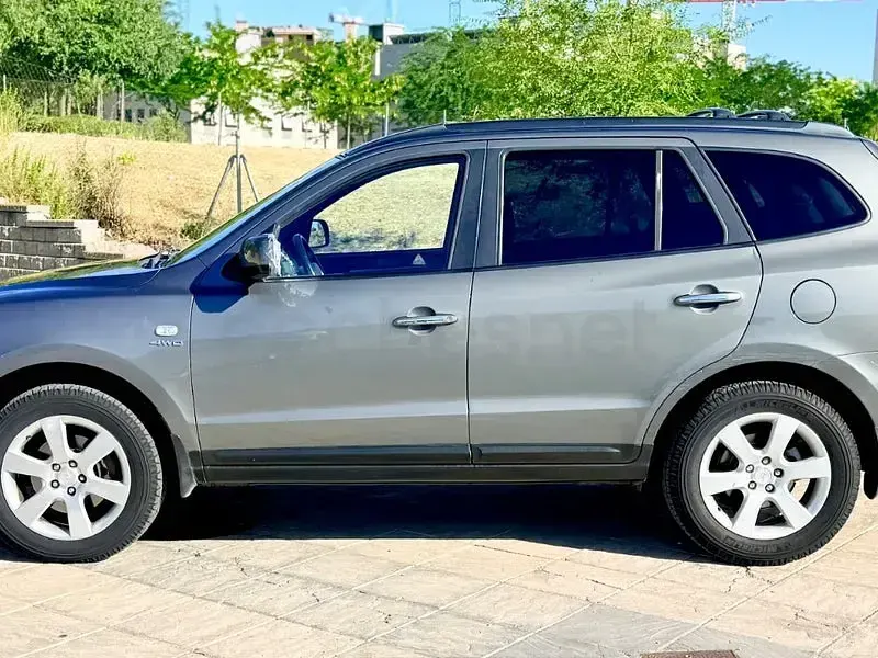 Usado Hyundai Santa Fe Style 155 CV (114 kW) 2009 Gris / plata SUV