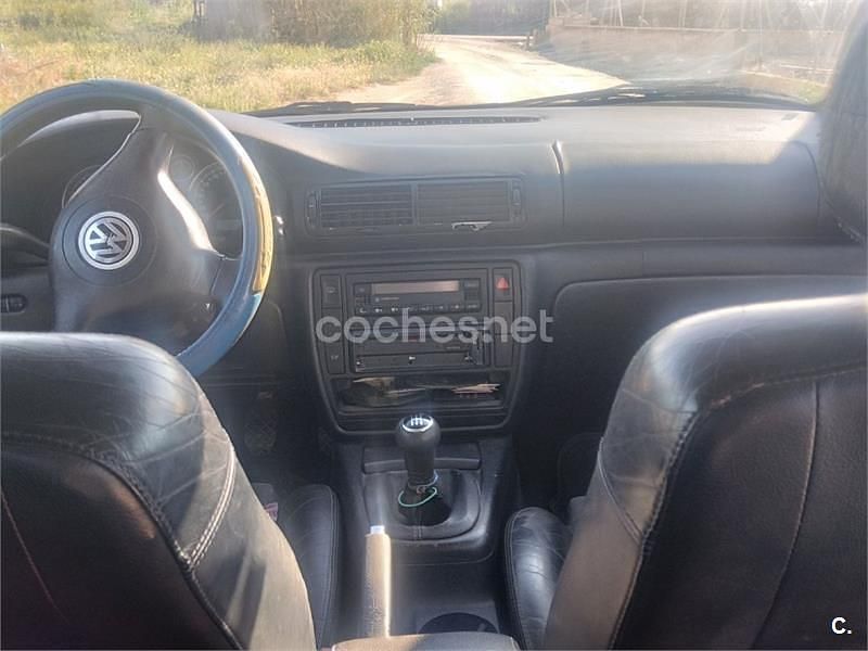 Usado VW Passat Trendline 130 CV (95 kW) 2001 Azul Berlina