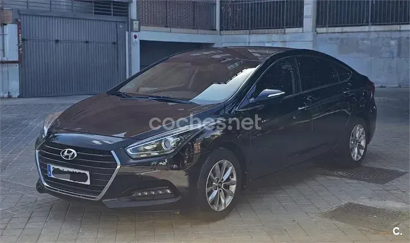 Usado Hyundai i40 141 CV (103 kW) 2017 Negro Familiar